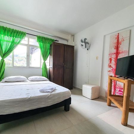 Hostal La Mercedes Street كالي المظهر الخارجي الصورة