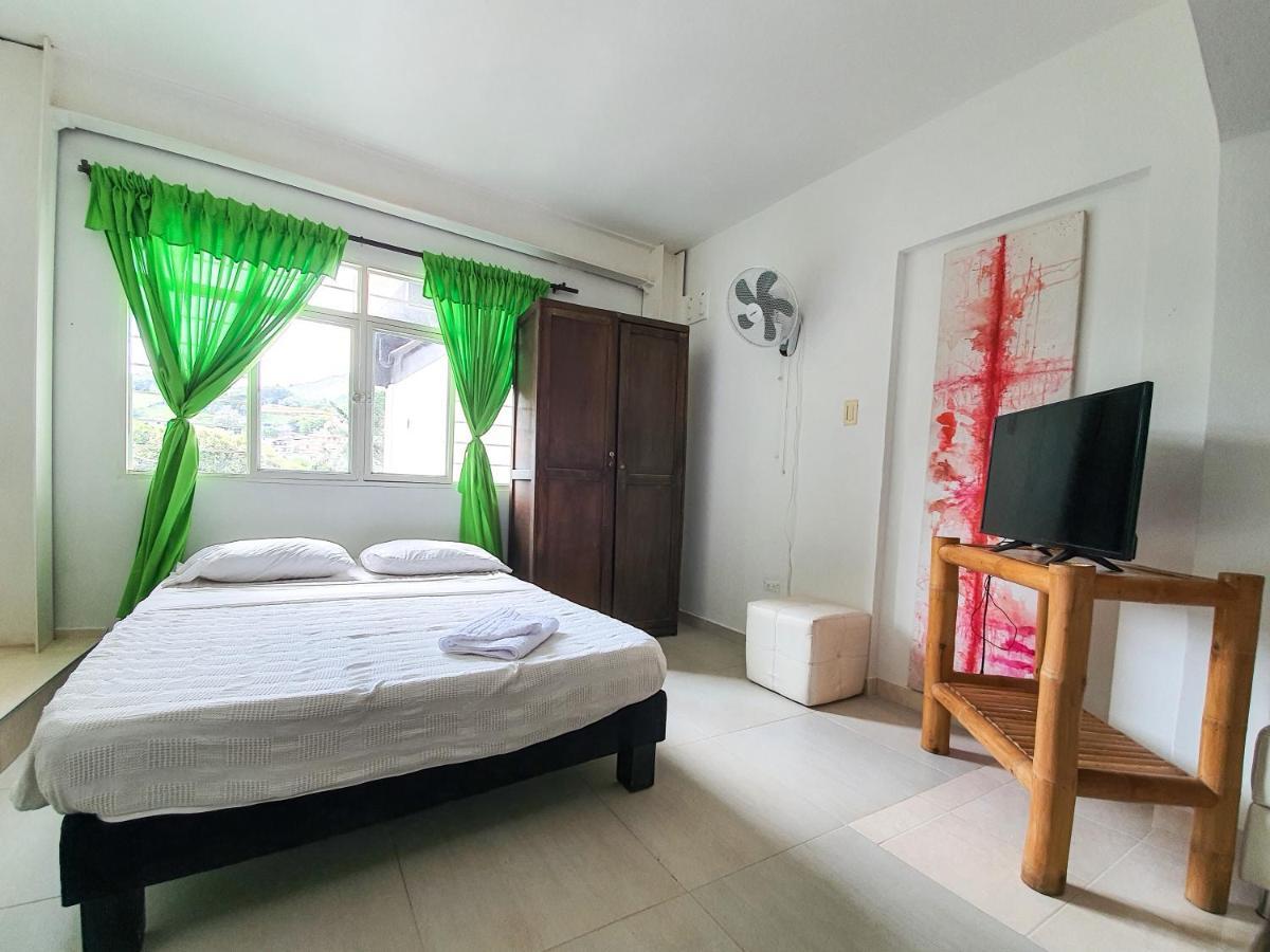 Hostal La Mercedes Street كالي المظهر الخارجي الصورة